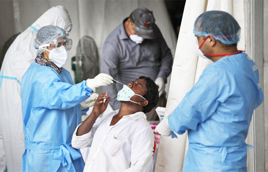 Coronavirus in India : भारत में तेजी से बढ़ रहा कोरोना वायरस, 24 घंटे में 2527 केस, 33 की मौत 