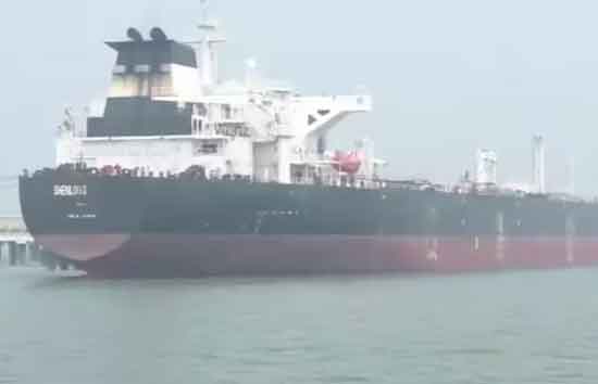 भारत के लिए अच्छी खबर, युद्ध के बीच होर्मुज स्ट्रेट पार कर मुंबई पहुंचा पहला तेल टैंकर