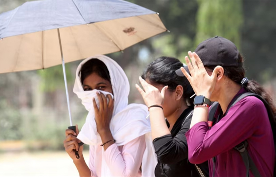 यूपी में भीषण गर्मी से लोग बेहाल, अब सिर्फ बारिश का ही सहारा 