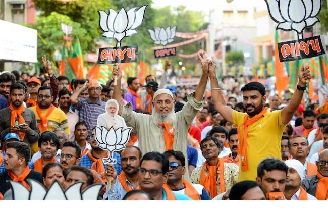 भाजपा का अल्पसंख्यक मोर्चा प्रदेश में लोकसभा चुनाव से पहले मुसलमानों को बीजेपी के करीब लाने के ल‍िए प्रधानमंत्री नरेन्द्र मोदी के मन की बात कार्यक्रम का ल‍िया सहारा 
