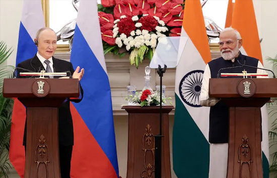 राष्ट्रपति पुतिन के साथ संयुक्त प्रेस कॉन्फ्रेंस पीएम मोदी का बड़ा ऐलान, रूसी नागरिकों को फ्री मिलेगा 30 दिन का ई-टूरिस्ट वीजा