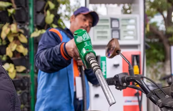 petrol-diesel price today : कच्चा तेल में उतार चढ़ाव जारी,  पेट्रोल-डीजल की कीमतों में कोई बदलाव नहीं 