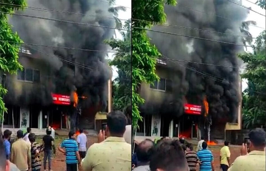 सिकंदराबाद : इलेक्ट्रिक बाइक चार्जिंग के दौरान शोरूम में लगी भीषण आग, 8 मरे 