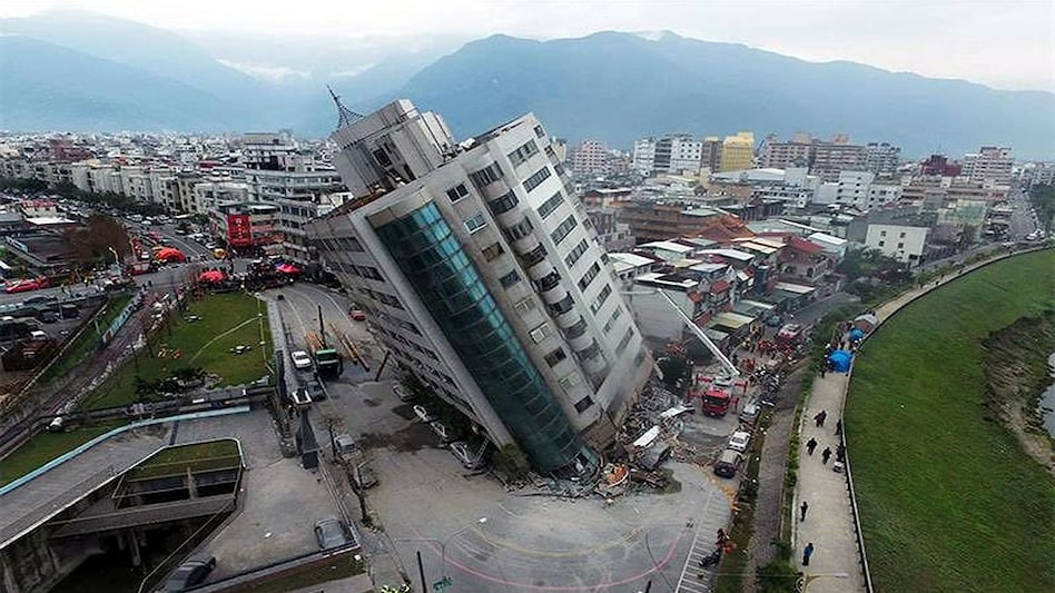 ताइवान में 24 घंटे में आए तीन बड़े भूकंप, बिल्डिंगें, ब्रिज गिरे, हुआ भारी नुकसान  