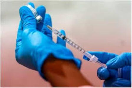 सरकार का बड़ा ऐलान, 1 मार्च से इन लोगों को लगने लगेगा कोरोना का मुफ्त टीका