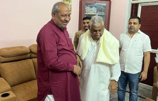 यूपी में सियासी हलचल तेज: 'बीजेपी ने दरवाजे बंद किए तो सोचना पड़ेगा'—सपा नेता से मुलाकात के बाद संजय निषाद का बड़ा बयान