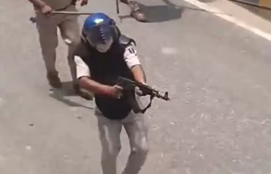 सीवान AK-47 मामले में बिहार पुलिस की सफाई: 'जान बचाने के लिए सिपाही ने की थी हवाई फायरिंग'