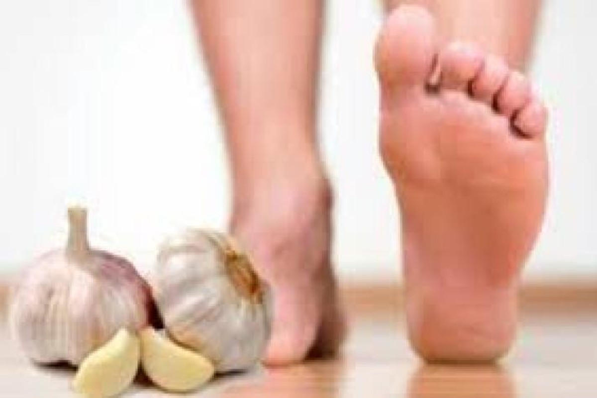 सोने से पहले पैरों पर रगड़ लें लहसुन होगा ये बड़ा चमत्कार 
