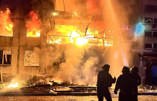 शांति समझौते पर चर्चा के बीच रूस ने किया बड़ा मिसाइल और ड्रोन अटैक, 14 की मौत