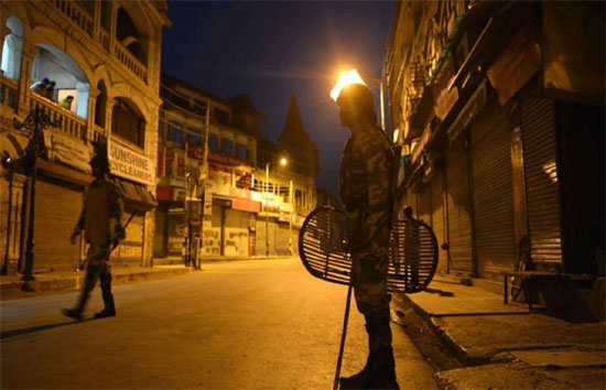 गुजरात : अहमदाबाद में कोरोना हुआ बेकाबू, आज रात से लगाया जाएगा 60 घंटे का कर्फ्यू