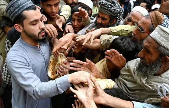 मई में पाकिस्तान में महंगाई रिकॉर्ड स्तर पर,  श्रीलंका से भी ज्यादा हालात खराब 