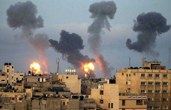 आतंकियों ने अल अक्सा मस्जिद में दागे रॉकेट, इजरायल ने लेबनान और गाजा पट्टी पर बरसाए बम