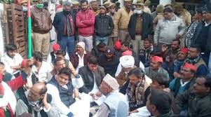 आजमगढ़: सपा विधायक और कोतवाल में डीएम ऑफिस के बाहर हाथापाई, बर्खास्तगी की मांग