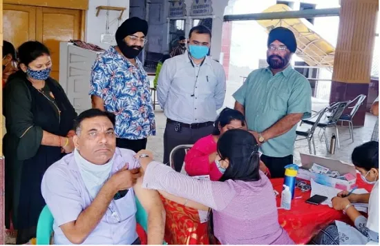 मिशन वैक्सीनेशन: ऐतिहासिक गुरुद्वारा नाका हिंडोला में आज 688 लोगों को लगाई गई वैक्सीन