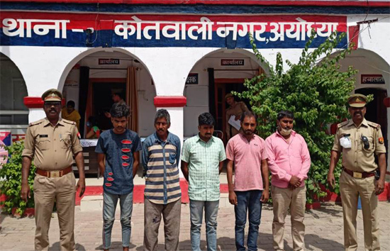 अयोध्या पुलिस ने किया देह व्यापार का भंडाफोड़, 4 महिलाओं समेत पांच युवकों को किया गिरफ्तार 
