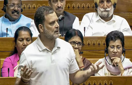 पांच मिनट में मेरी बहन ने वो कर दिया जो मैं 20 साल में नहीं कर पाया...संसद में प्रियंका को लेकर ऐसा क्यों बोले राहुल गांधी