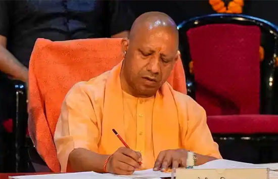 योगी कैबिनेट की बैठक में बड़ा फैसला, 3 साल बाद ट्रांसफर करा सकेंगे टीचर्स, इन 27 प्रस्तावों पर लगी मुहर 