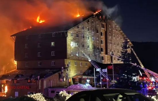 तुर्की : रिसॉर्ट में लगी आग, 66 लोगों की मौत, खिड़कियों से कूदकर लोगों ने बचाई जान