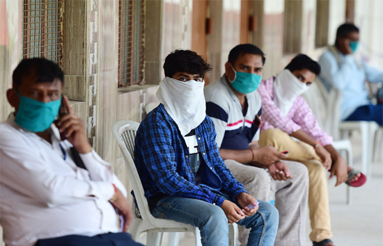 coronavirus update in india : कोरोना की बढ़ी रफ्तार, 24 घंटे में 21,880 नए केस आए सामने, 60 लोगों की मौत