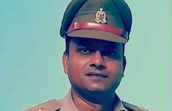 लखनऊ : लावारिस कार में दारोगा का मिला शव, सीने पर खून के निशान, पुलिस जांच में जुटी 