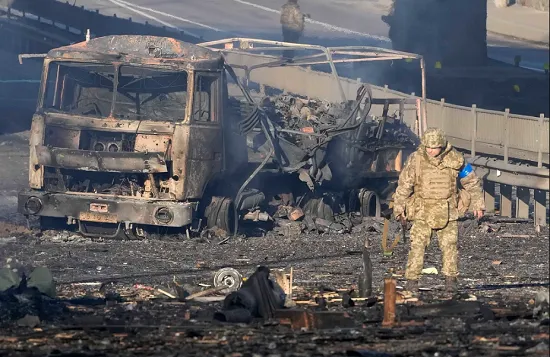 आज चौथे दिन भी जंग जारी, यूक्रेन का दावा- रूसी हमले में बच्ची समेत 6 लोगों की मौत