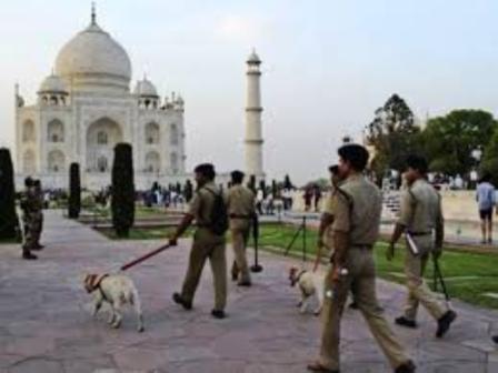 ताज महल को बम से उड़ाने के लिए आया धमकी भरा फ़ोन, मचा हड़कंप 