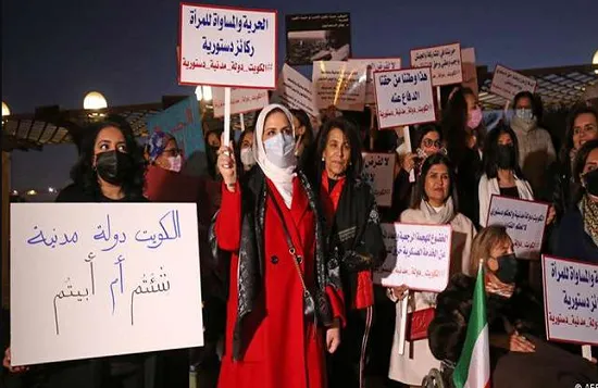 योग पर रोक लगाने और इसको इस्‍लाम पर चोट बताने वालों के खिलाफ अब कुवैत में महिलाएं हुयी उठ खड़ी 