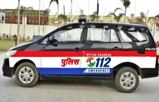 यूपी : डायल-112 की गाड़ी में देसी शराब और नमकीन का पैकेट, वीडियो वायरल, विभाग ने सिपाही-होमगार्ड पर की कार्रवाई 