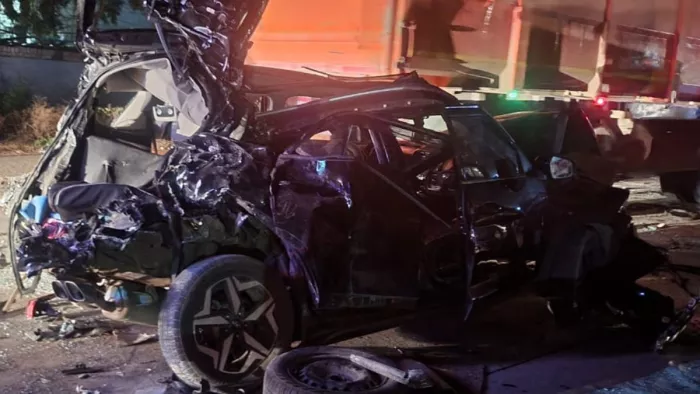 उत्तर प्रदेश के अमेठी ज‍िले में भीषण सड़क हादसा कंटेनर की टक्‍कर से कार सवार तीन बच्‍चों की मौत 