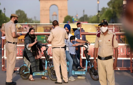दिल्ली में कोरोना के बढ़ते मामलों के बीच मास्क पहनना हुआ अनिवार्य, नियम तोड़ने पर लगेगा जुर्माना