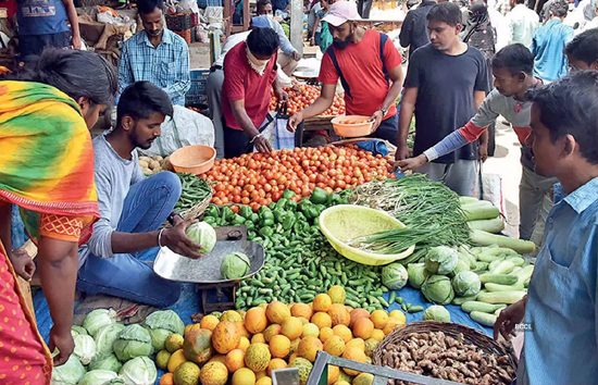 पेट्रोल-डीजल के बाद अब हरी सब्जियों के बढ़े दाम, इन दामों में बाजार में बिक रही सब्जियां 
