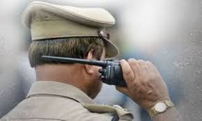 यूपी पुलिस के दारोगा के सामने सिपाही ने बुजुर्ग की कर दी हत्या, मौका देखकर हुए फरार!