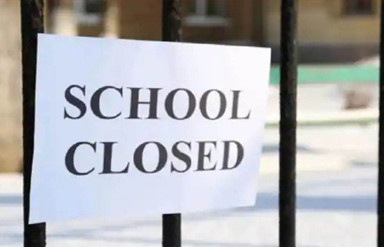 प्रदूषण के चलते नोएडा में कक्षा 8वीं तक के सभी स्कूल बंद, 9वीं-12वीं की ऑनलाइन होगी पढाई 