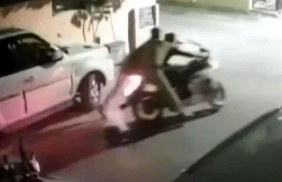 लखनऊ : चोर को पकड़ने के लिए उसकी बाइक से घसीटता रहा सिपाही, लेकिन नहीं मानी हार और अंत में दबोचा गया 