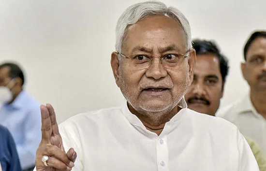 बिहार : नीतीश कुमार ने राज्यपाल को सौंपा इस्तीफा, 160 विधायकों के समर्थन के साथ नई सरकार बनाने का दावा