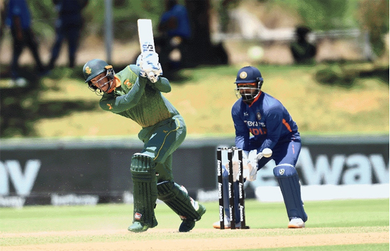 IND vs SA : भारत के लिए अफ्रीका ने दिया 297 रनों का लक्ष्य, दिखाना होगा दमखम 