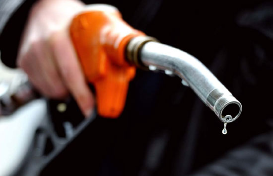 Petrol-Diesel Price: कच्चा तेल 2 डॉलर फिसला, नोएडा में पेट्रोल 46 पैसे सस्ता, गाजियाबाद-पटना में बढ़े दाम