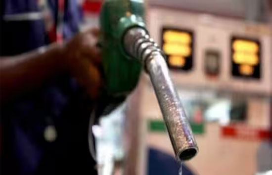 Petrol Diesel Prices Today : ज्यादातर राज्यों आज पेट्रोल-डीजल की कीमतें स्थिर, फटाफट चेक करें ताजा रेट