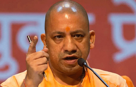 सीएम योगी की बड़ी चेतावनी, कहा-युवाओं के भविष्य से खिलवाड़ करने वाले सड़ेंगे जेल में