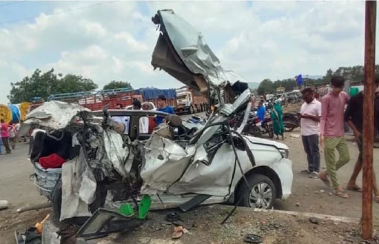 महाराष्ट्र : मुंबई-आगरा हाईवे पर 3 गाड़ियों में घुसा ट्रक, 10 की दर्दनाक मौत 