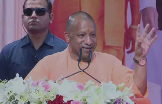 बिजली संकट पर बोले CM योगी​...जिनकी सरकार में तार पर सूखते थे कपड़े अब वो भी​ सवाल उठा रहे 