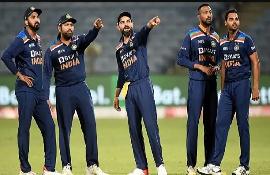 ndia vs West Indies: वनडे से पहले 4 खिलाड़ी कोरोना पोजिटिव , जानें - किन बल्लेबाजों को मिली टीम में जगह