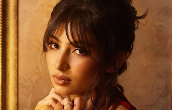 कार में बेबी बंप छिपाते नजर आईं आलिया भट्ट, चेहरे पर दिखा प्रेग्नेंसी ग्लो