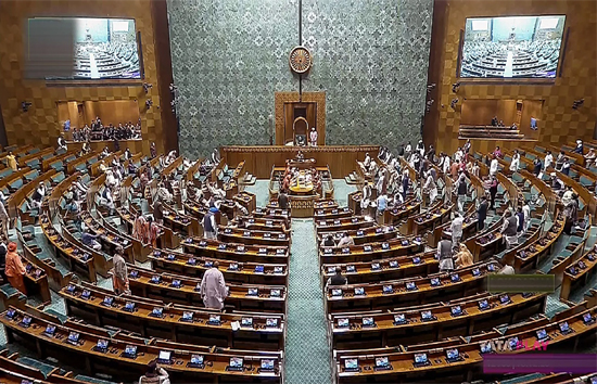 लोकसभा से तीन और सांसद निलंबित, कुल संख्या हुई 146, संसद अनिश्चिकाल के लिए स्थगित