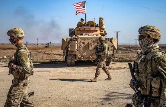 अमेरिका ने ईरान को चारों ओर से घेरा, एक इशारा और टूट पड़ेंगे 50 हजार सैनिक