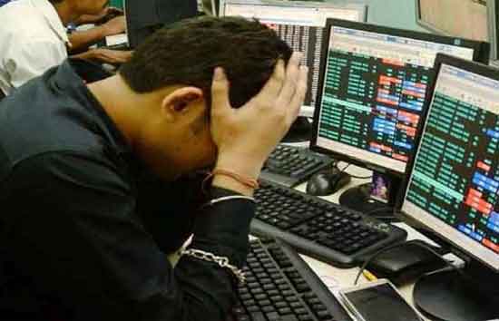 शेयर बाजार में हाहाकार, निफ्टी IT 1700 अंक धड़ाम, TCS 9% टूटा, सेंसेक्स 1100 अंक लुढ़का, AI का डर बना वजह