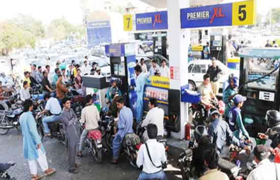 देश के 7000 से ज्यादा पंपों पर पेट्रोल 5 रुपये प्रति लीटर, डीजल 3 रुपये प्रति लीटर हुआ महंगा 