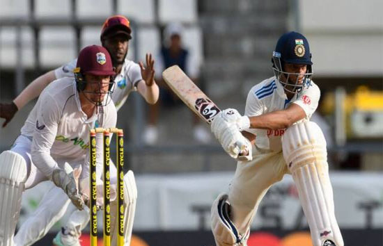 डेब्यू टेस्ट मैच में यशस्वी जायसवाल ने जड़ा शानदार शतक, ऐसा कारनामा करने वाले बने 17वें भारतीय खिलाड़ी 