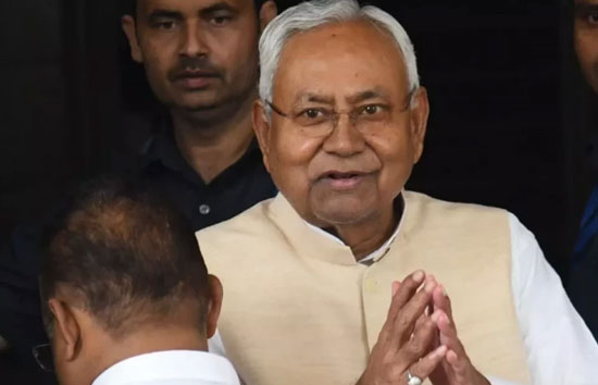 बिहार में बढ़ी हलचल, होने वाला कुछ बड़ा, राजभवन पहुंचे सीएम नीतीश कुमार 