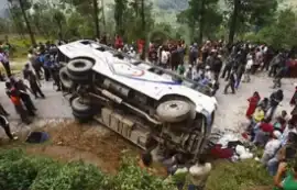 नेपाल में बड़ा हादसा, पहाड़ से गिरी बस, 26 की मौत, 18 घायल 
